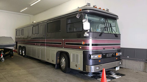 RARE 1986 NEWELL COACH > The Exchange