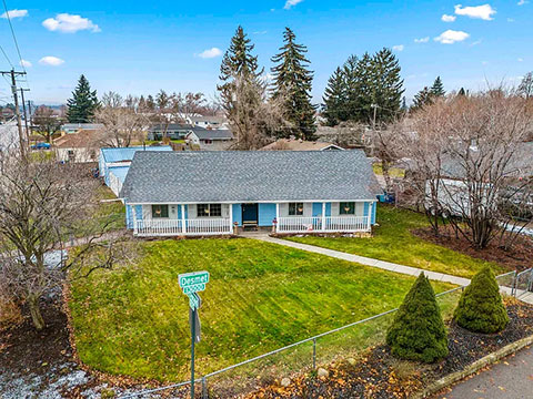 MAIN FLOOR LIVING IN THE HEART OF SPOKANE VALLEY