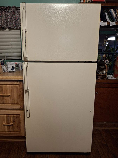 USED GE TOP FREEZER/ REFRIGERATOR 