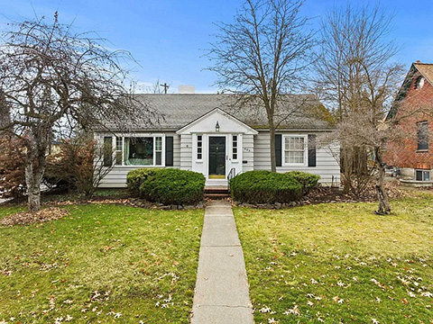 4 BED & 2 BATH HOME ON THE SOUTH HILL 4 BED & 2 BATH HOME ON THE SOUTH HILL