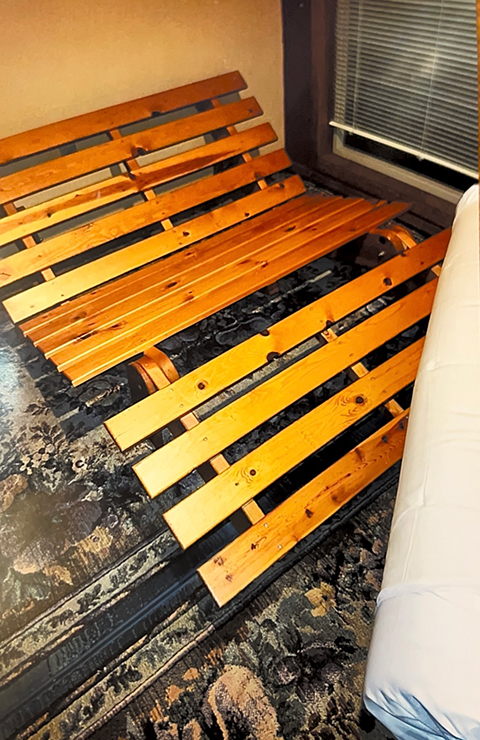 TRIFOLD FUTON FRAME & MATTRESS TRIFOLD FUTON FRAME & MATTRESS