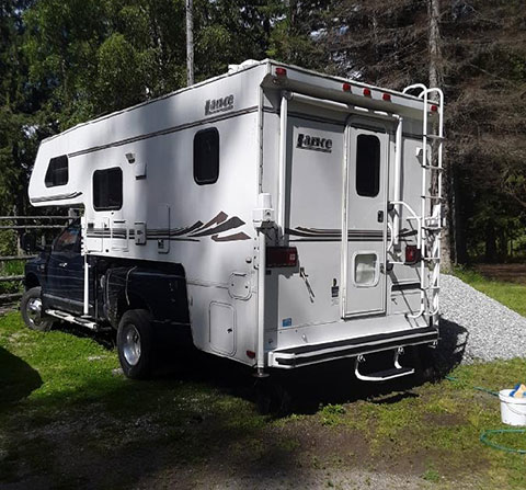 LANCE TRUCK CAMPER 1121 LANCE TRUCK CAMPER 1121