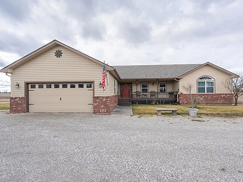 BEAUTIFUL SETTING ON NEARLY 10 ACRES IN DEER PARK BEAUTIFUL SETTING ON NEARLY 10 ACRES IN DEER PARK