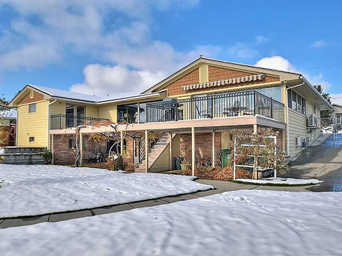 NESTLED IN SPOKANE’S VIBRANT GARLAND DISTRICT NESTLED IN SPOKANE’S VIBRANT GARLAND DISTRICT