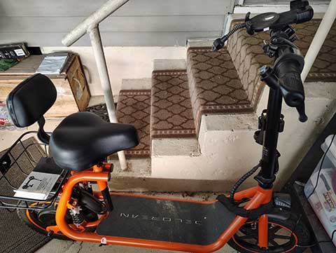 BRAND NEW ELECTRIC SCOOTER BRAND NEW ELECTRIC SCOOTER