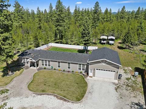 BEAUTIFUL 4 BED, 2 BATH HOME ON A WOODED 10-ACRE LOT BEAUTIFUL 4 BED, 2 BATH HOME ON A WOODED 10-ACRE LOT