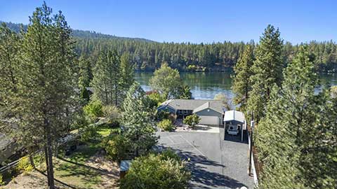 HOME WITH 147' OF SPOKANE RIVERFRONT ON A 1.17 ACRE LOT HOME WITH 147' OF SPOKANE RIVERFRONT ON A 1.17 ACRE LOT