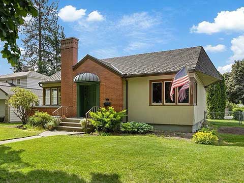 MECHANICS DREAM! CORNER HOME NESTLED IN A PEACEFUL MECHANICS DREAM! CORNER HOME NESTLED IN A PEACEFUL