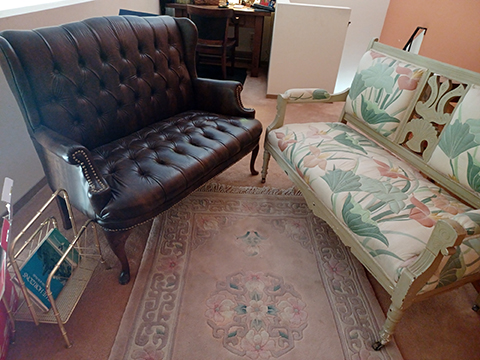 TWO REALLY NICE SETTEES TWO REALLY NICE SETTEES