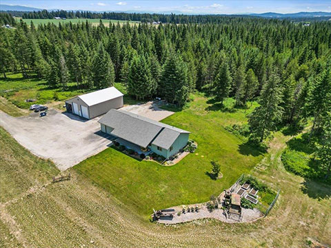 RANCHER ON 10 ACRES WITH AMAZING VIEWS RANCHER ON 10 ACRES WITH AMAZING VIEWS