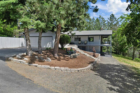 COUNTRY LIVING ON 5 ACRES WITH STUNNING VIEWS! COUNTRY LIVING ON 5 ACRES WITH STUNNING VIEWS!