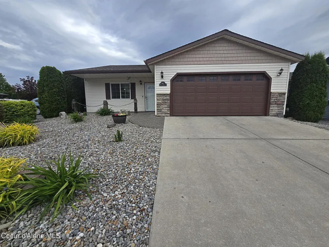 IMMACULATE, MOVE IN READY 55+ STICK BUILT HOME IMMACULATE, MOVE IN READY 55+ STICK BUILT HOME
