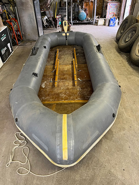 12’ AVON INFLATABLE BOAT 12’ AVON INFLATABLE BOAT