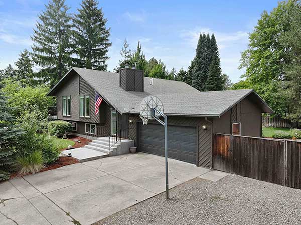 BEAUTIFULLY UPDATED SOUTH HILL HOME IN A QUIET CUL-DE-SAC BEAUTIFULLY UPDATED SOUTH HILL HOME IN A QUIET CUL-DE-SAC