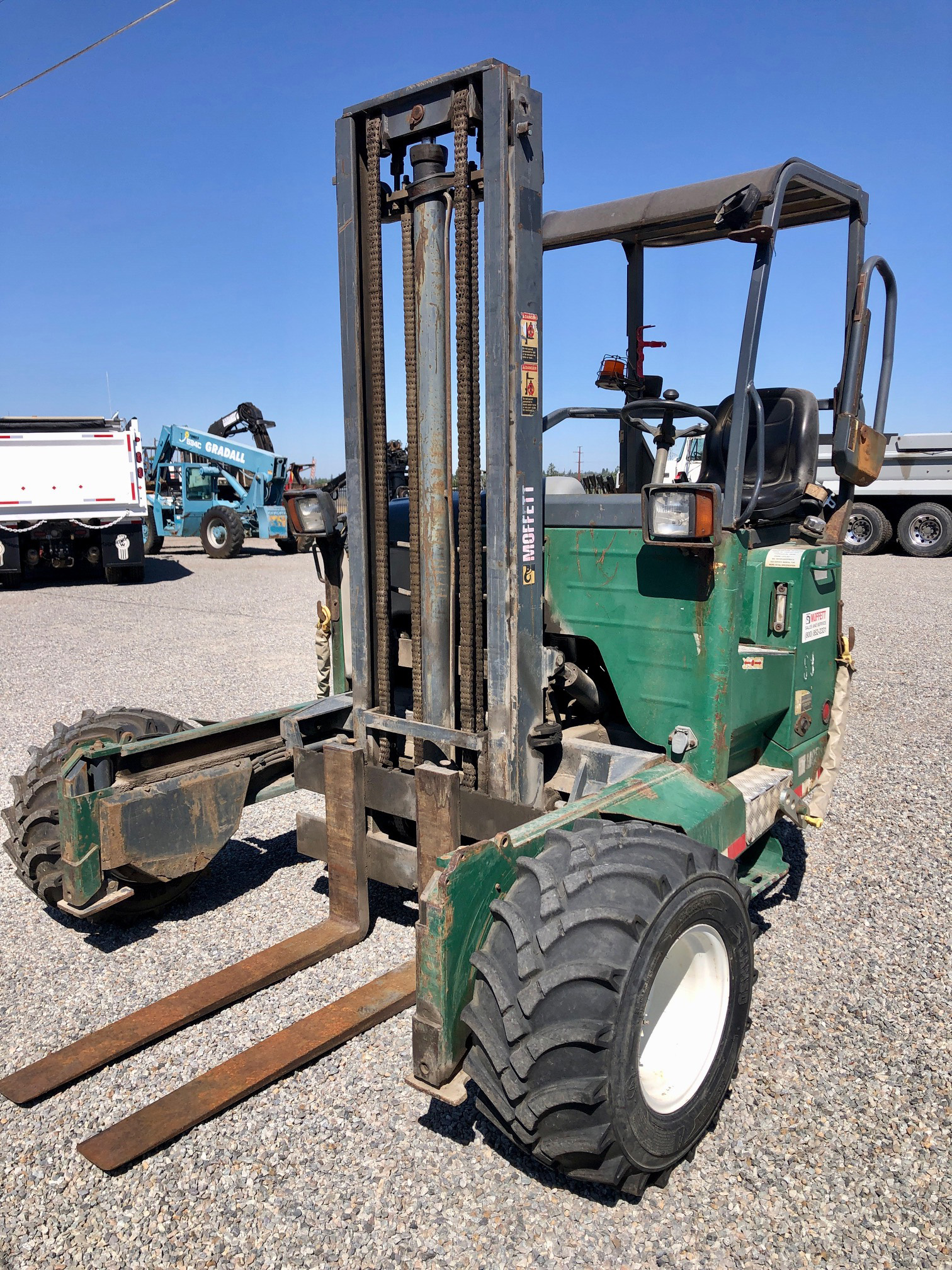 2006 MOFFETT M55 5500LB 3x3 PIGGYBACK FORKLIFT 2006 MOFFETT M55 5500LB 3x3 PIGGYBACK FORKLIFT