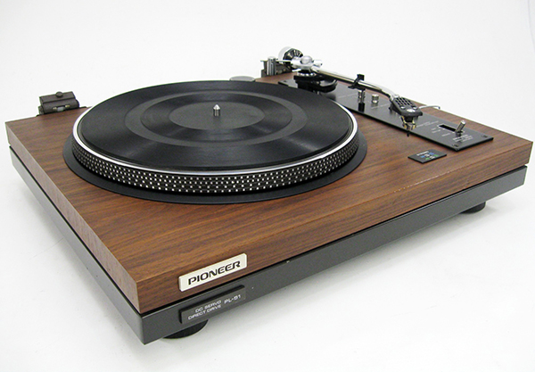 DO YOU HAVE OLD STEREO EQUIPMENT COLLECTING DUST? DO YOU HAVE OLD STEREO EQUIPMENT COLLECTING DUST?