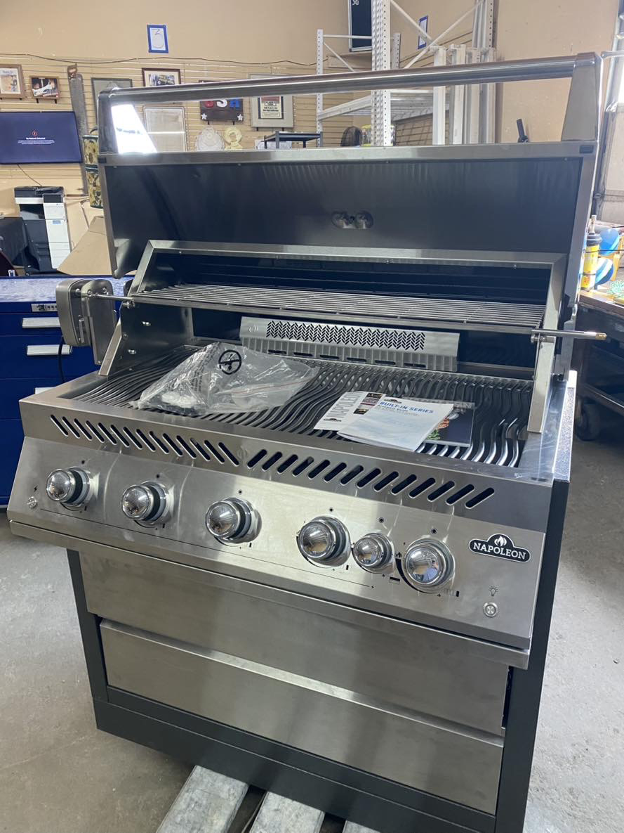 COME IN TO PREMIER AUCTION CENTER THIS FRIDAY, SEPTEMBER 5 COME IN TO PREMIER AUCTION CENTER THIS FRIDAY, SEPTEMBER 5