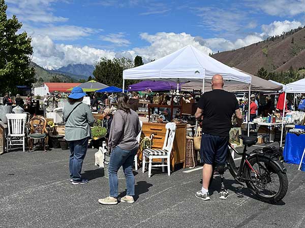 APPLE ANNIE’S FALL FLEA MARKET APPLE ANNIE’S FALL FLEA MARKET