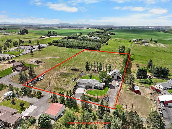 NEW PRICE! STUNNING 4.85 ACRE TRI-LEVEL HOME WITH BARNDOMINIUM NEW PRICE! STUNNING 4.85 ACRE TRI-LEVEL HOME WITH BARNDOMINIUM