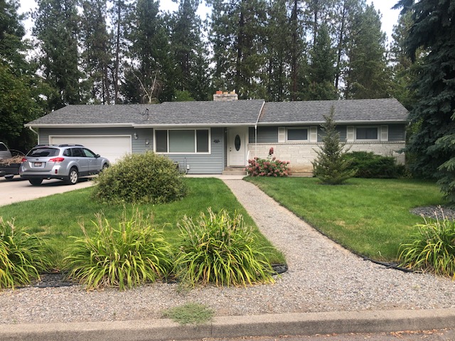 4 BED & 2 BATH HOME ON 3/4 OF AN ACRE 4 BED & 2 BATH HOME ON 3/4 OF AN ACRE