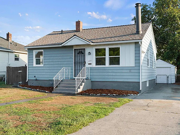 STYLISH & MODERN UPDATES THROUGHOUT THIS ADORABLE HOME STYLISH & MODERN UPDATES THROUGHOUT THIS ADORABLE HOME