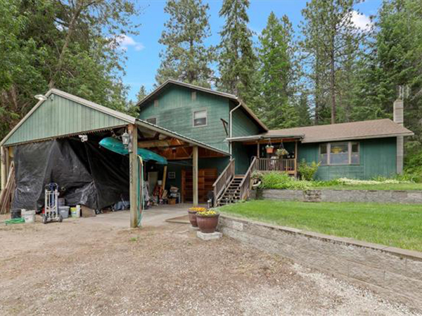 COMFORTABLE HOME ON 22 ACRES, CLOSE TO LOON LAKE COMFORTABLE HOME ON 22 ACRES, CLOSE TO LOON LAKE