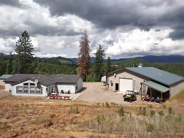 AMAZING 180 DEGREE VIEWS FROM THIS HILLTOP RETREAT HOME AMAZING 180 DEGREE VIEWS FROM THIS HILLTOP RETREAT HOME