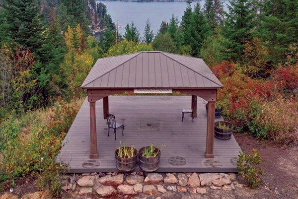 STUNNING VIEWS OF NEWMAN LAKE STUNNING VIEWS OF NEWMAN LAKE