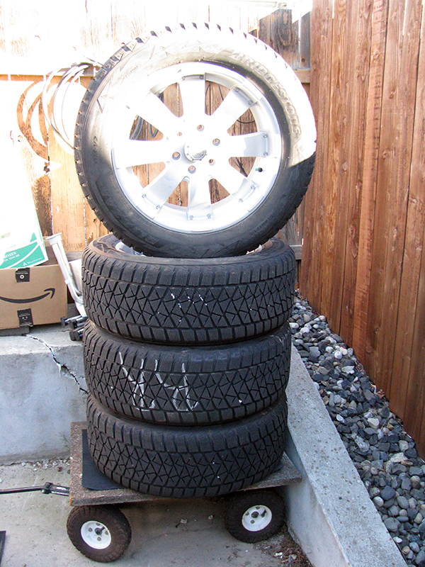 (4) BRIDGESTONE BLIZZAK SNOW TIRES (4) BRIDGESTONE BLIZZAK SNOW TIRES
