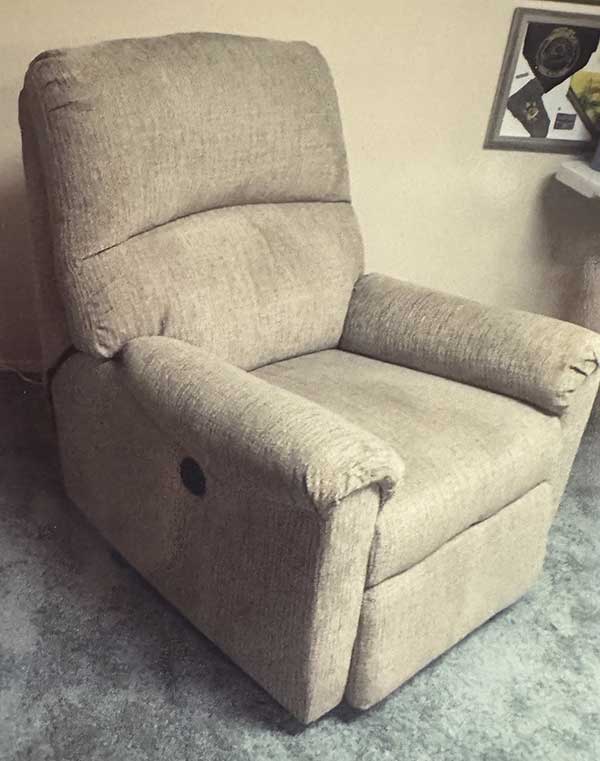 NEW ASHLEY ELECTRIC RECLINER NEW ASHLEY ELECTRIC RECLINER