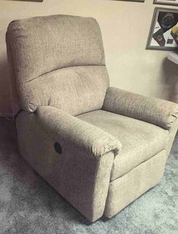 NEW ASHLEY ELECTRIC RECLINER NEW ASHLEY ELECTRIC RECLINER