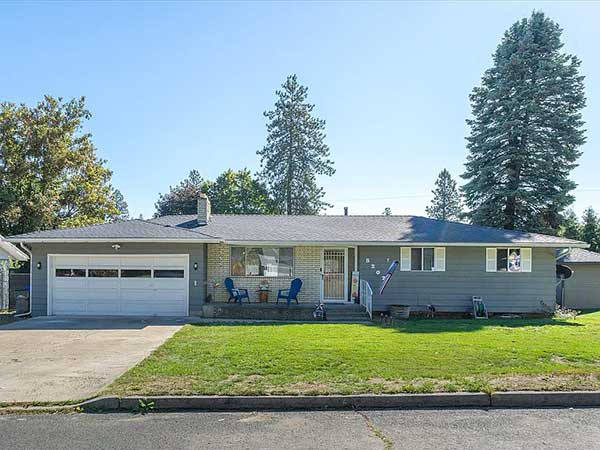 BLEND OF COMFORT & UPDATES FOR THIS RANCHER BLEND OF COMFORT & UPDATES FOR THIS RANCHER