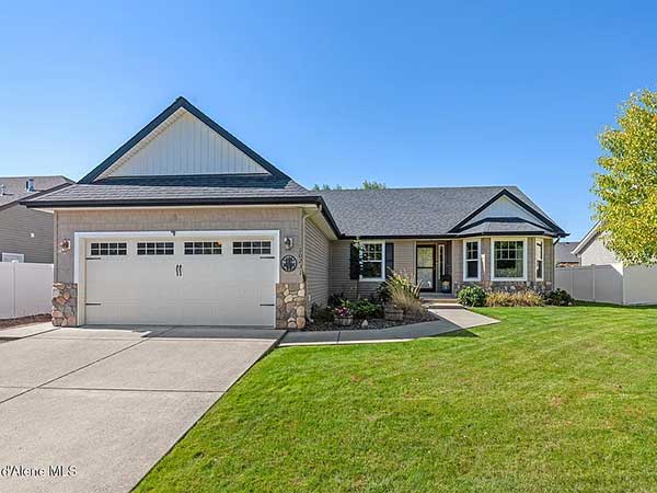 SUPER CLEAN SINGLE-LEVEL HOME IN HAYDEN SUPER CLEAN SINGLE-LEVEL HOME IN HAYDEN