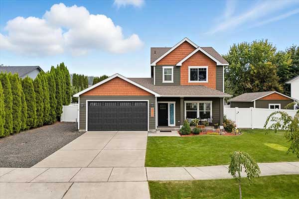 CHARMING 3 BED, 3 BATH HOME CHARMING 3 BED, 3 BATH HOME
