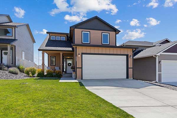BEAUTIFULLY MAINTAINED & CHARMING 3 BED & 3 BATH BEAUTIFULLY MAINTAINED & CHARMING 3 BED & 3 BATH
