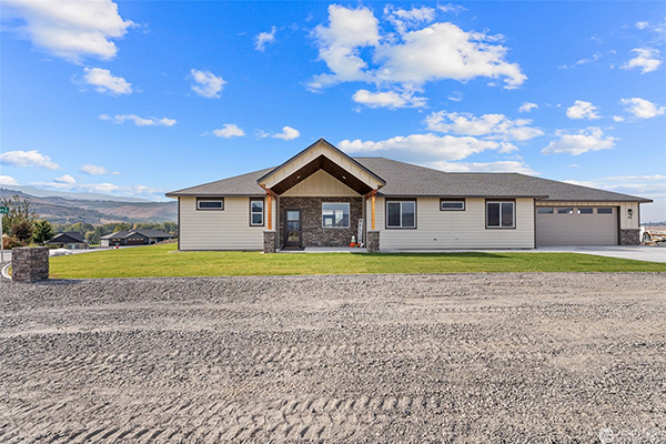 EXCEPTIONAL NEW CONSTRUCTION RAMBLER WITH EXCEPTIONAL NEW CONSTRUCTION RAMBLER WITH
