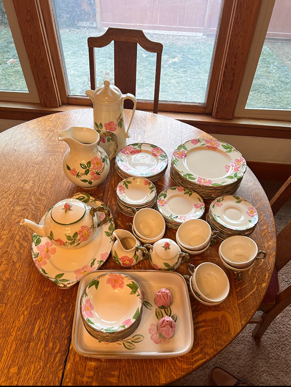 64 PIECE FRANCISCAN CHINA SET 64 PIECE FRANCISCAN CHINA SET