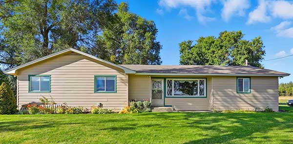 CHARMING COUNTRY RETREAT IN DEER PARK ON 10 ACRES CHARMING COUNTRY RETREAT IN DEER PARK ON 10 ACRES
