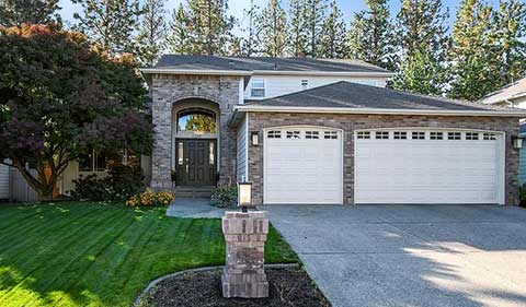 STUNNING CUSTOM-BUILT HOME IN THE ESTATES AT GREYSTONE STUNNING CUSTOM-BUILT HOME IN THE ESTATES AT GREYSTONE