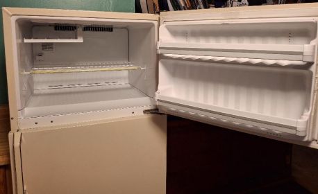 USED GE TOP FREEZER/ REFRIGERATOR 