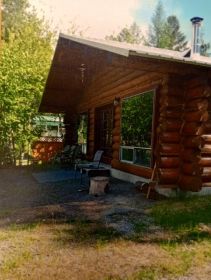 CEDAR LOG HOME ON THE PEND OREILLE RIVER!