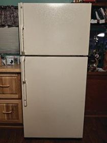 USED GE TOP FREEZER/ REFRIGERATOR 