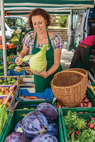 photo of a farmers market vendor